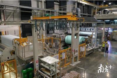 24小時(shí)不停產(chǎn)，50名工人春節(jié)堅(jiān)守 南海無(wú)紡布口罩生產(chǎn)線全力支援抗疫前線